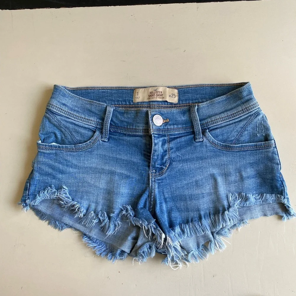 Hollister trendy light